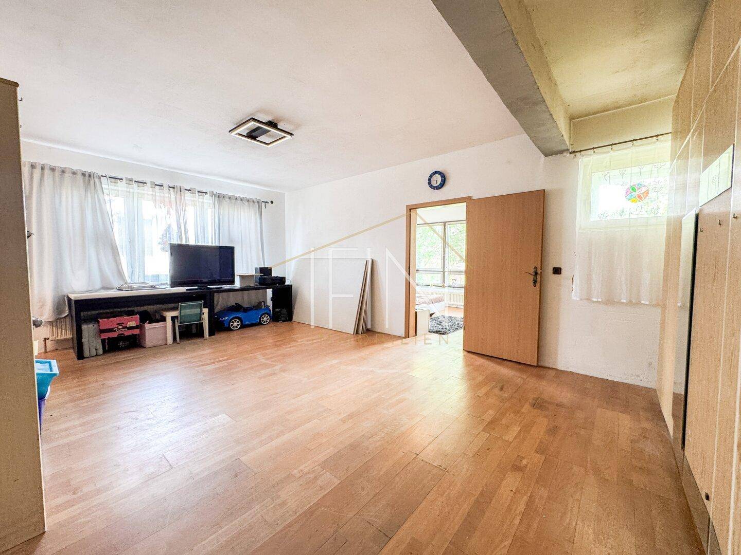 UG. Wohnzimmer