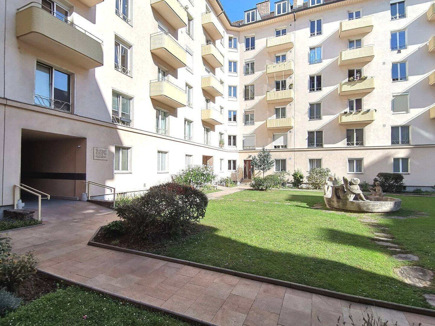 Garten rund um die Wohnung