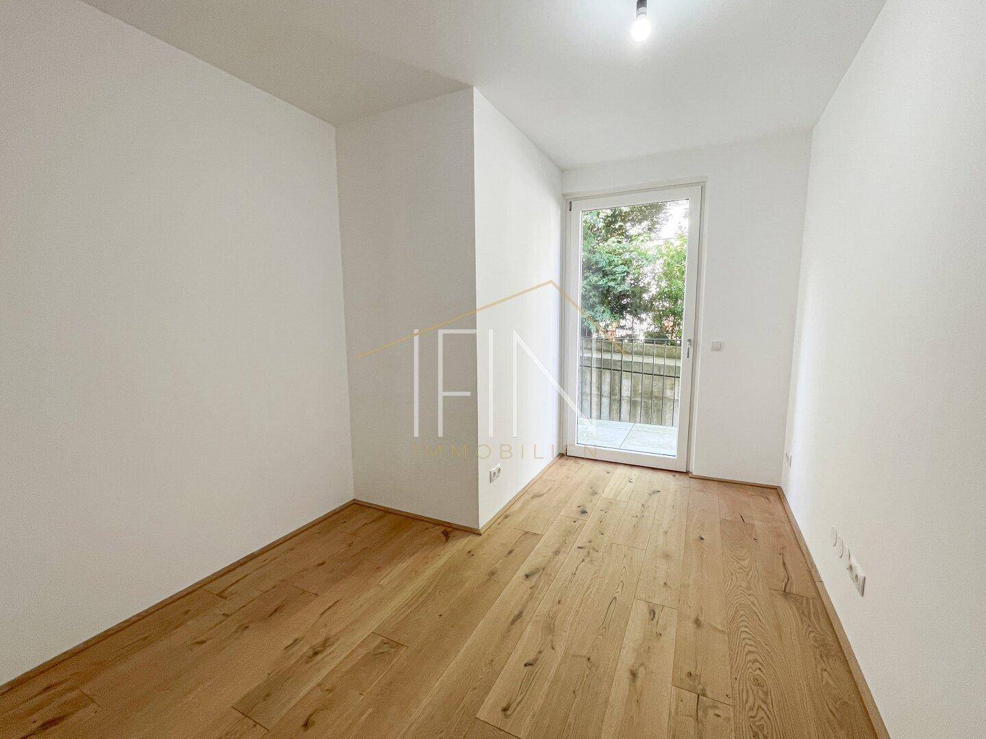 OG Schlafzimmer 2 mit Balkon