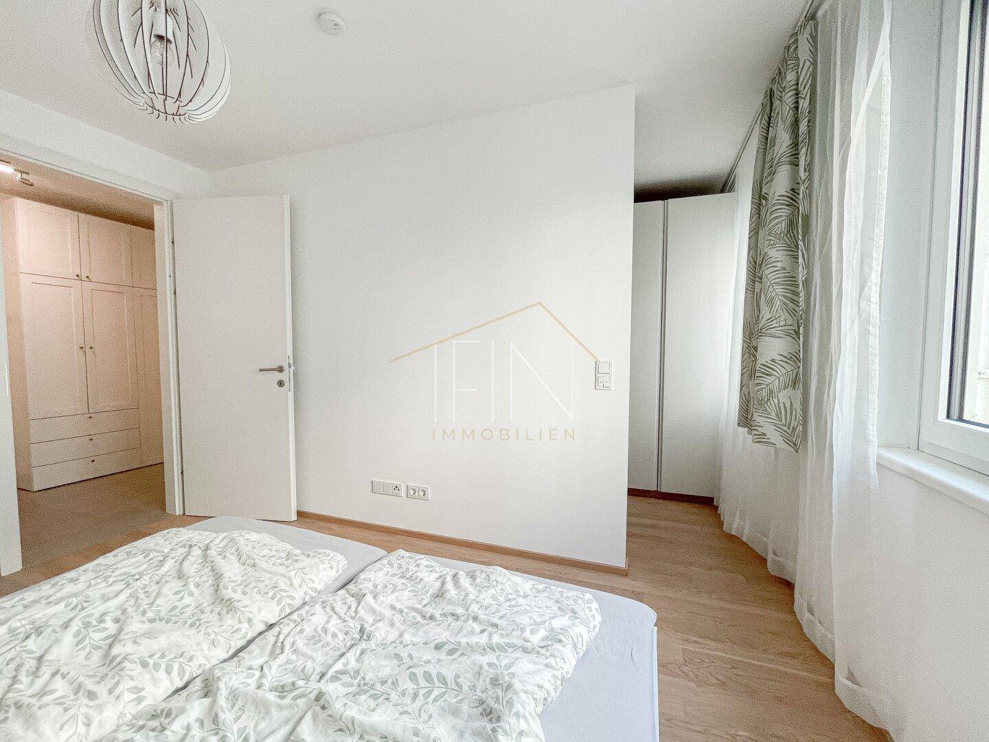 Schlafzimmer 1