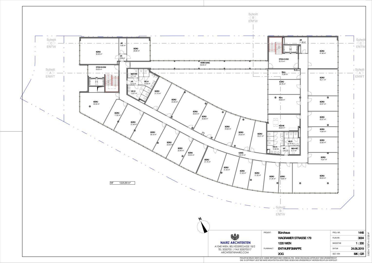 Grundriss eines typischen Obergeschosses mit vielen Büros, Fluren und Sanitärbereichen in einer geschwungenen Form.