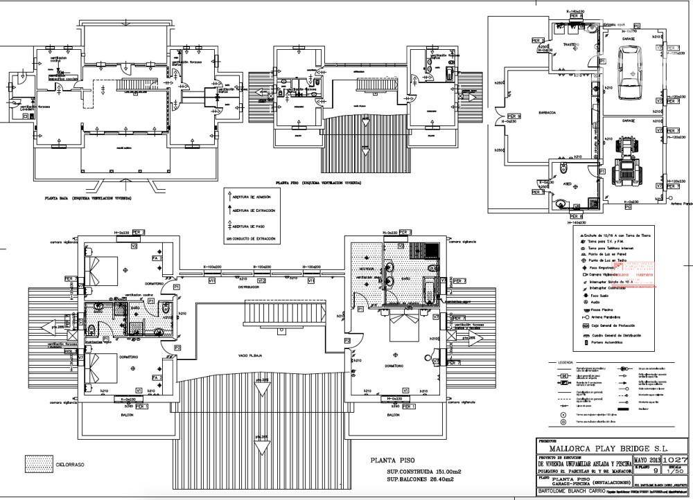Detaillierter Grundrissplan mit verschiedenen Ebenen, Schlafzimmern, Bädern und Garage.