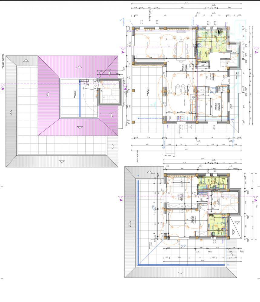 Detaillierter Grundriss der Immobilie mit verschiedenen Ebenen und Raumaufteilung.