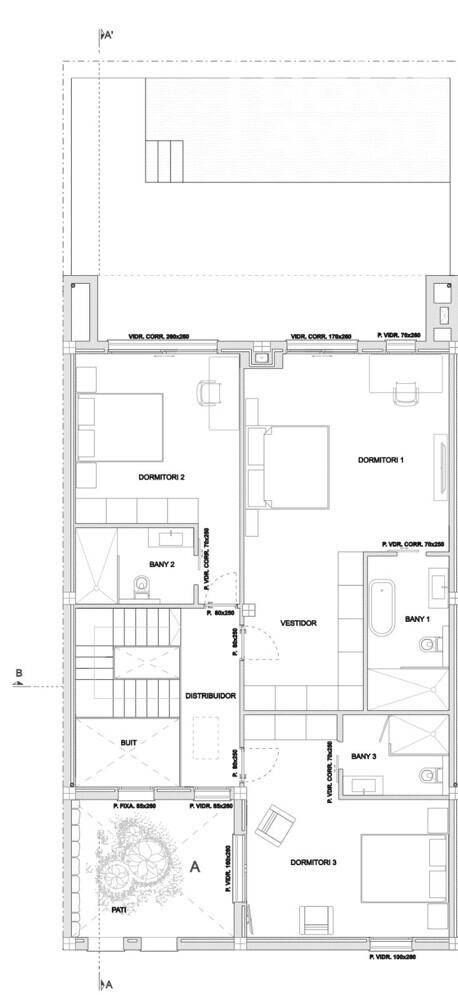 Grundriss des Obergeschosses mit drei Schlafzimmern und mehreren Bädern.