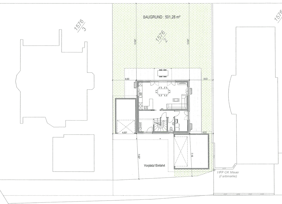 Lageplan des Baugrundstücks mit eingezeichnetem Gebäudegrundriss und Zufahrt.