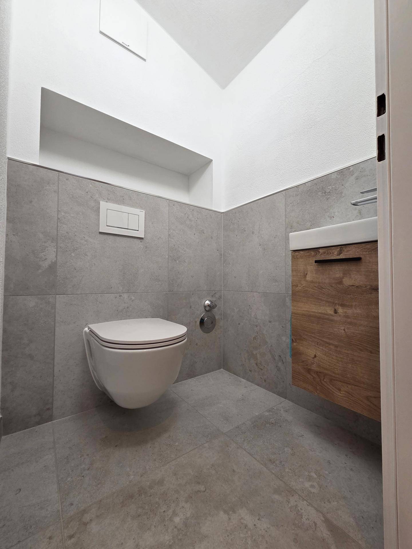 Erstbezug nach Sanierung – moderne / helle 3-Zimmer-Dachgeschosswohnung in Taxenbach – další