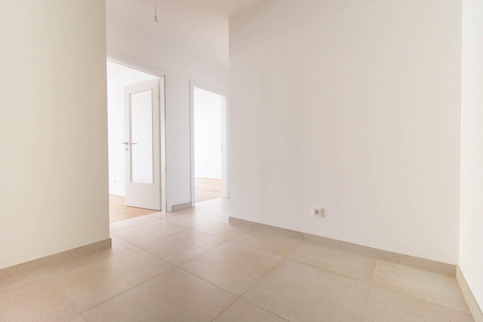 ERSTBEZUG: HOCHWERTIG AUSGESTATTETE 3-ZIMMER-WOHNUNG MIT SONNIGEM BALKON – pohled 5