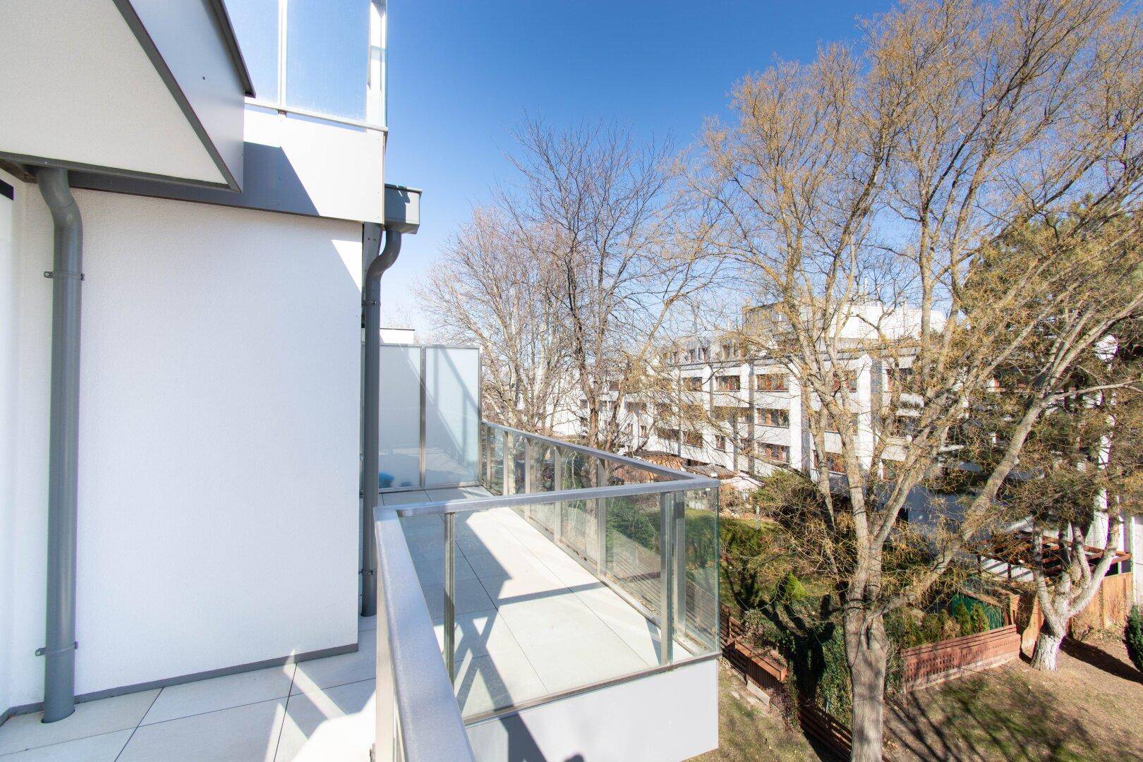ERSTBEZUG: HOCHWERTIG AUSGESTATTETE 3-ZIMMER-WOHNUNG MIT SONNIGEM BALKON – pohled 4