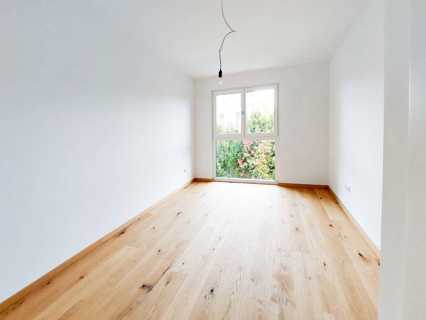 TOP AUSGESTATTETES GLORIT-HAUS IM ERSTBEZUG MIT KLIMA, WÄRMEPUMPE UND PV-ANLAGE! – další