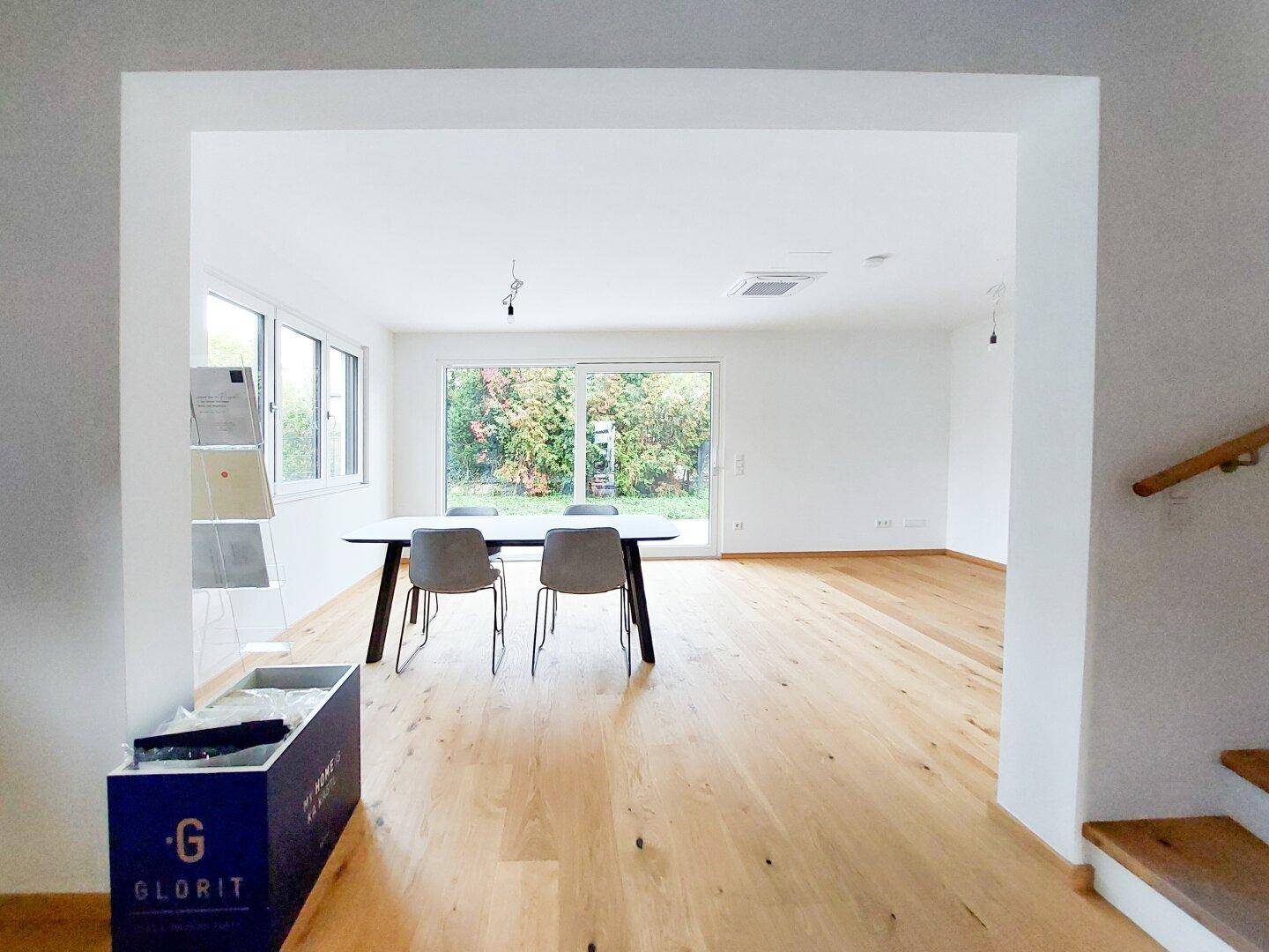 TOP AUSGESTATTETES GLORIT-HAUS IM ERSTBEZUG MIT KLIMA, WÄRMEPUMPE UND PV-ANLAGE! – pohled 2