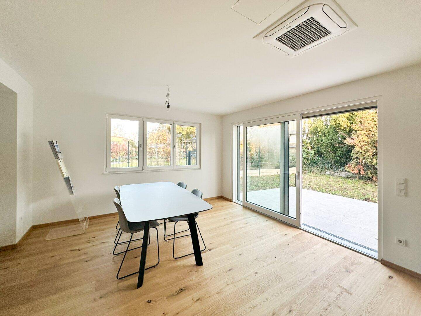TOP AUSGESTATTETES GLORIT-HAUS IM ERSTBEZUG MIT KLIMA, WÄRMEPUMPE UND PV-ANLAGE! – pohled 6