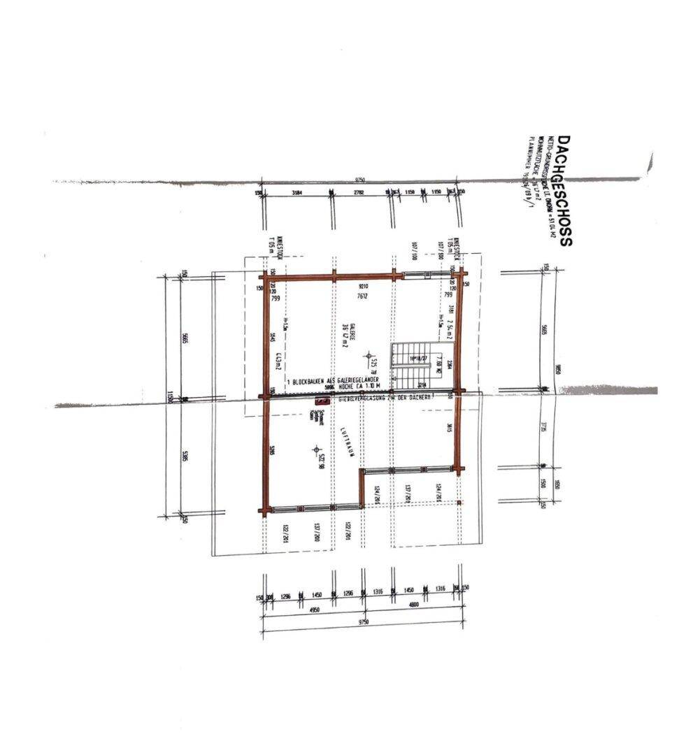 Grundriss des Dachgeschosses mit Schlafzimmern und schrägen Decken unter dem Satteldach.