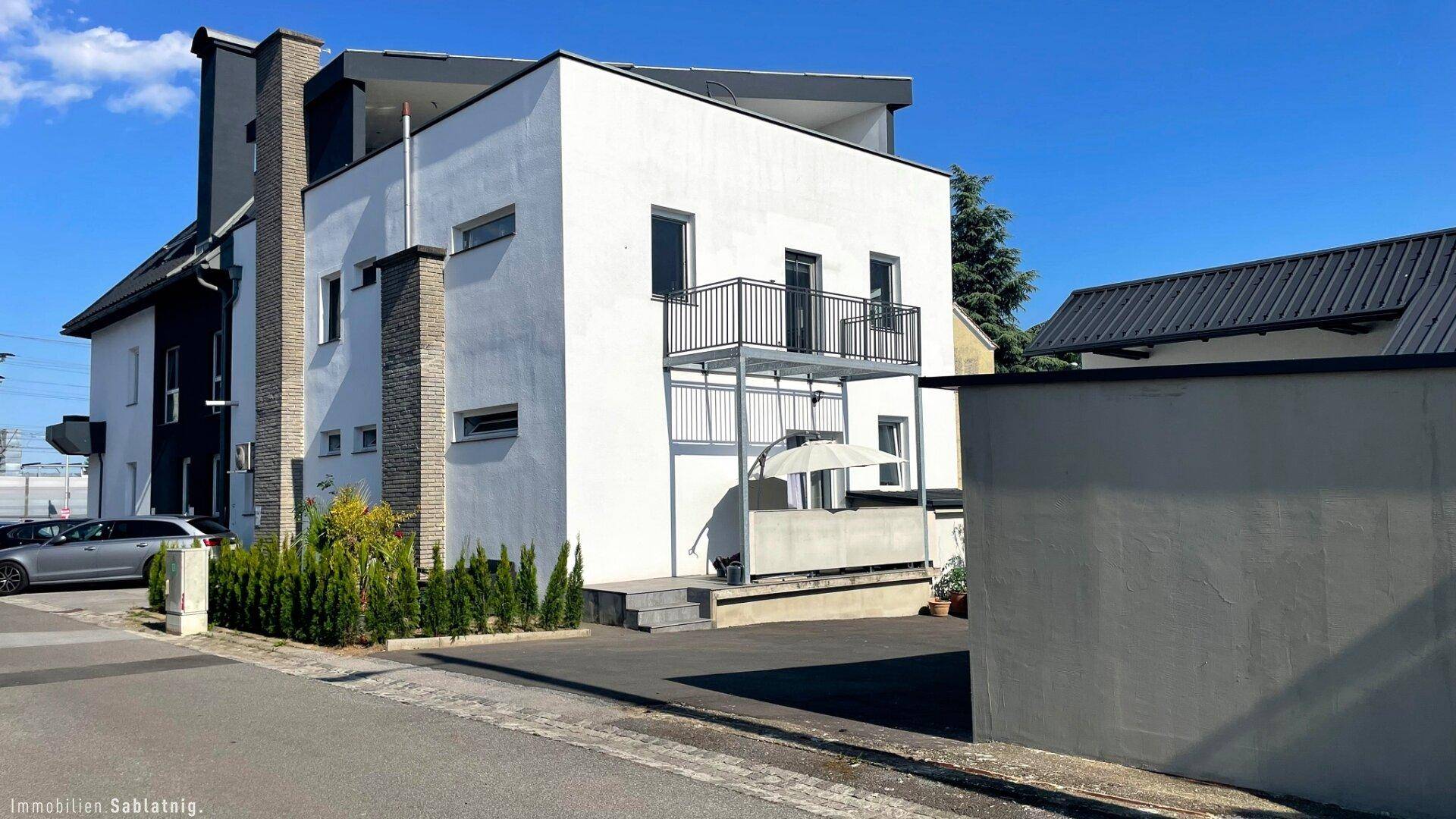 ZUFAHRT CARPORT