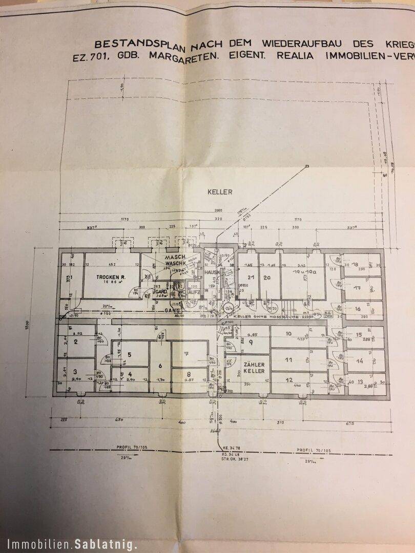 Grundriss des Kellers mit verschiedenen Abstellräumen und Technikbereichen.