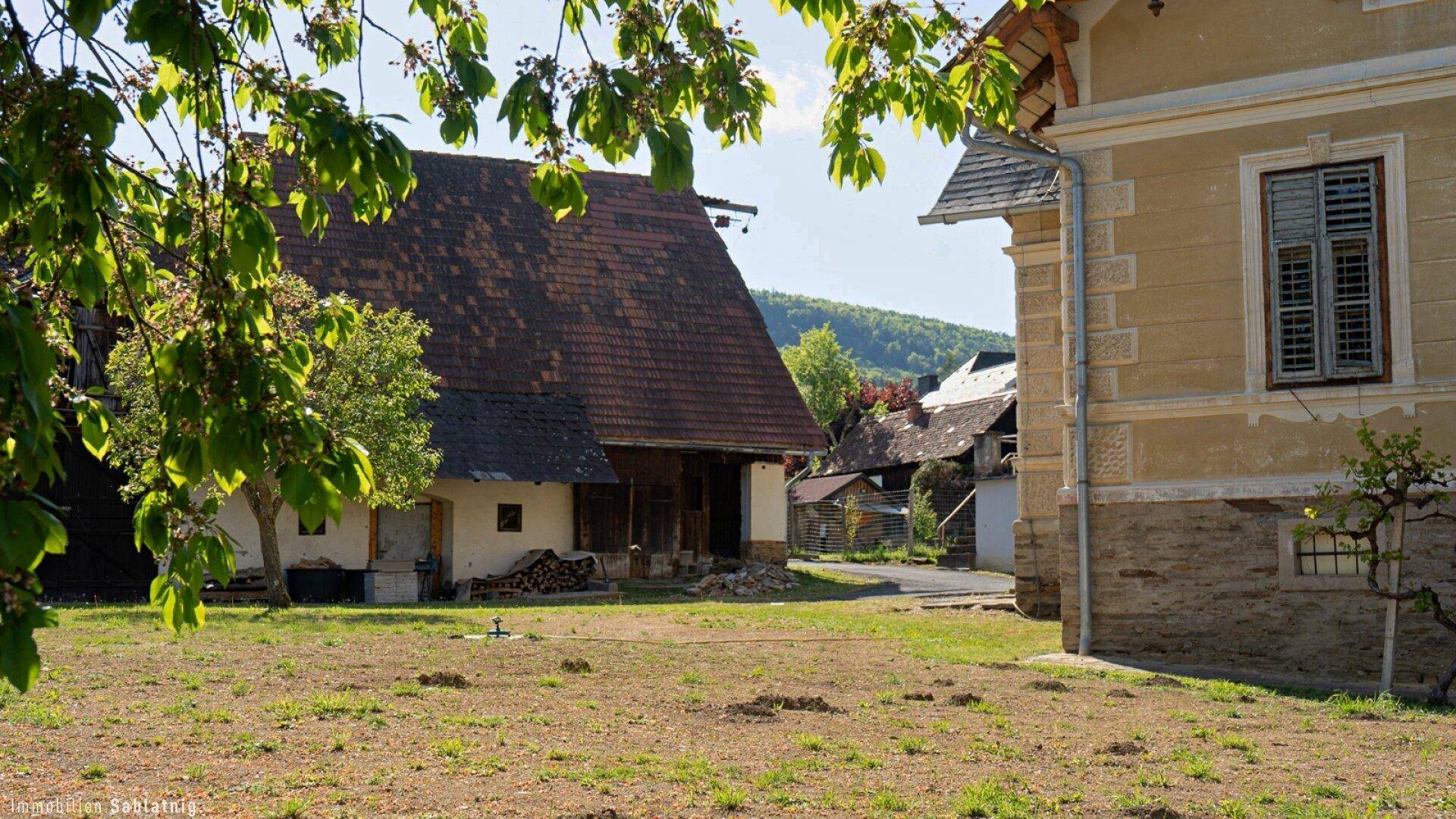 PROJEKTLIEGENSCHAFT mit historischem Herrenhaus auf großzügigem Grundstück mit Entwicklungspotenzial! - Mehr
