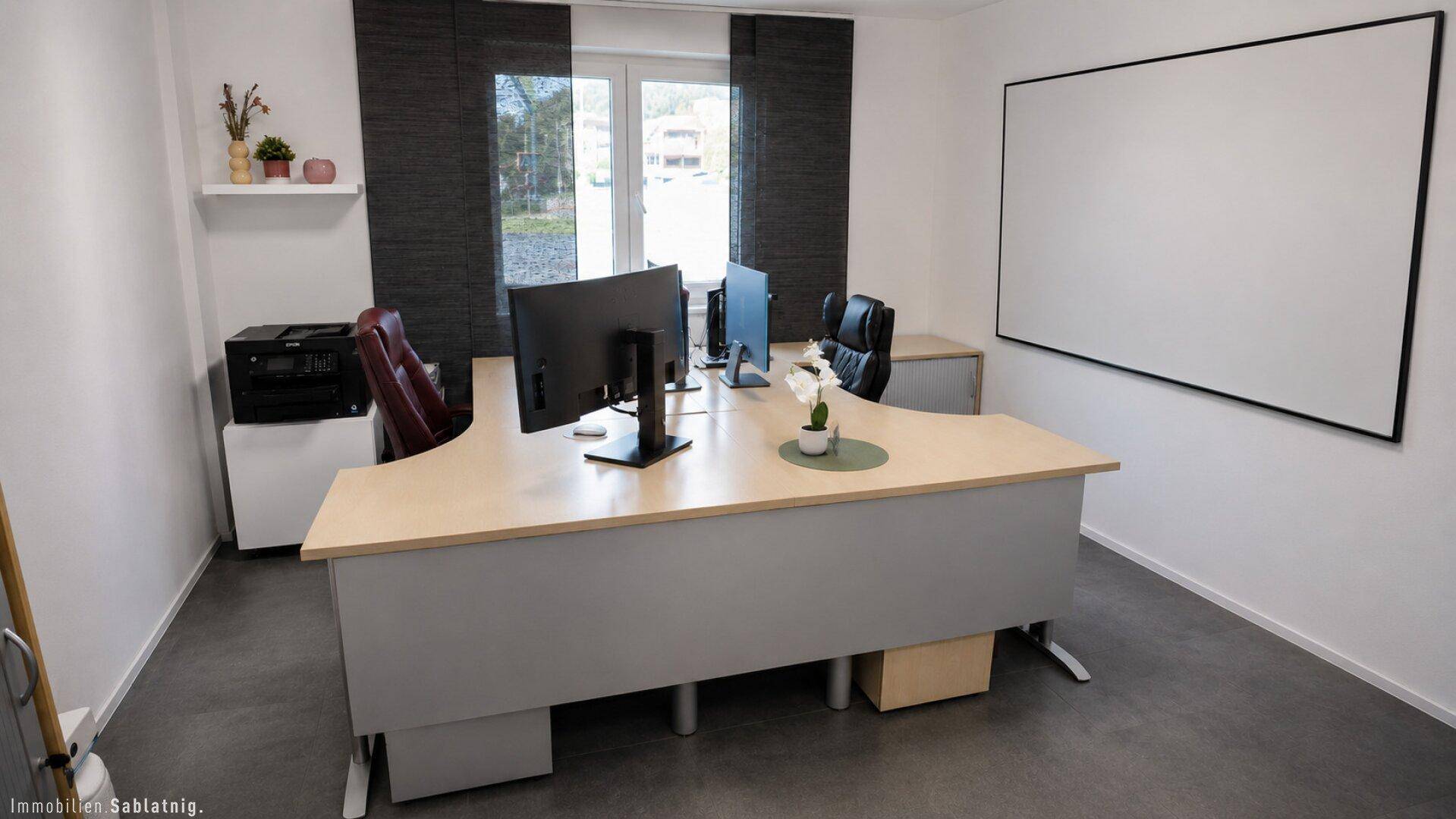 BÜRO 1 OG