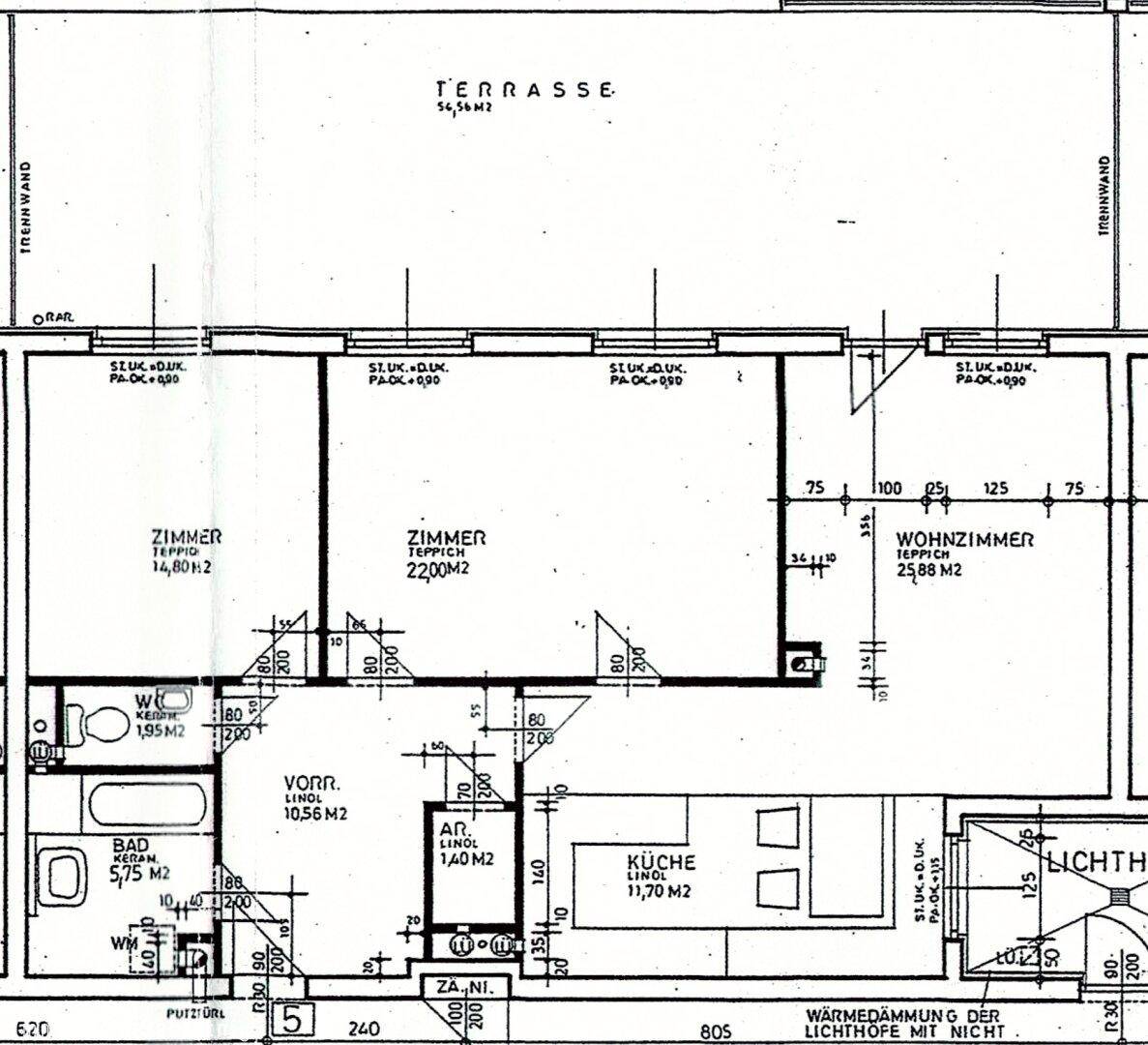 Grundriss einer Wohnung mit Terrasse, drei Zimmern und separater Küche.