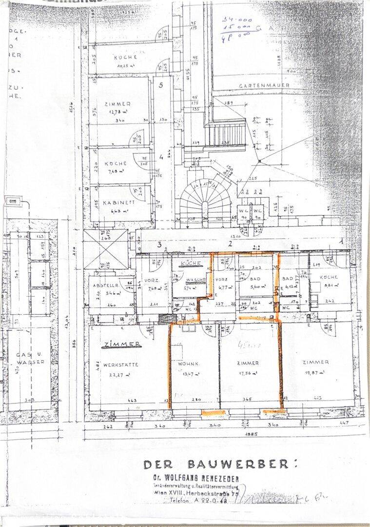 Historischer Grundriss mit mehreren Zimmern, Küche und Bad, handgezeichnete Details.