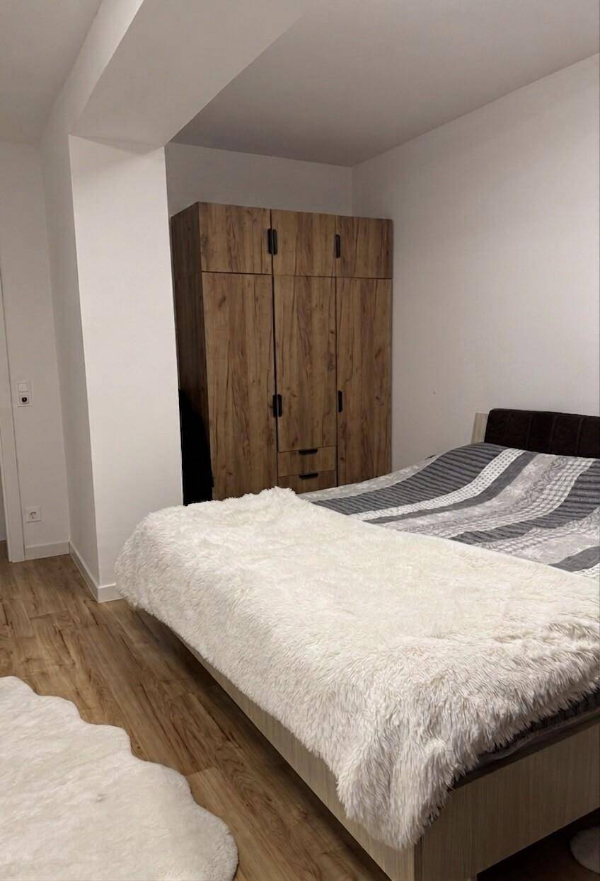 Schlafzimmer mit Kleiderschrank