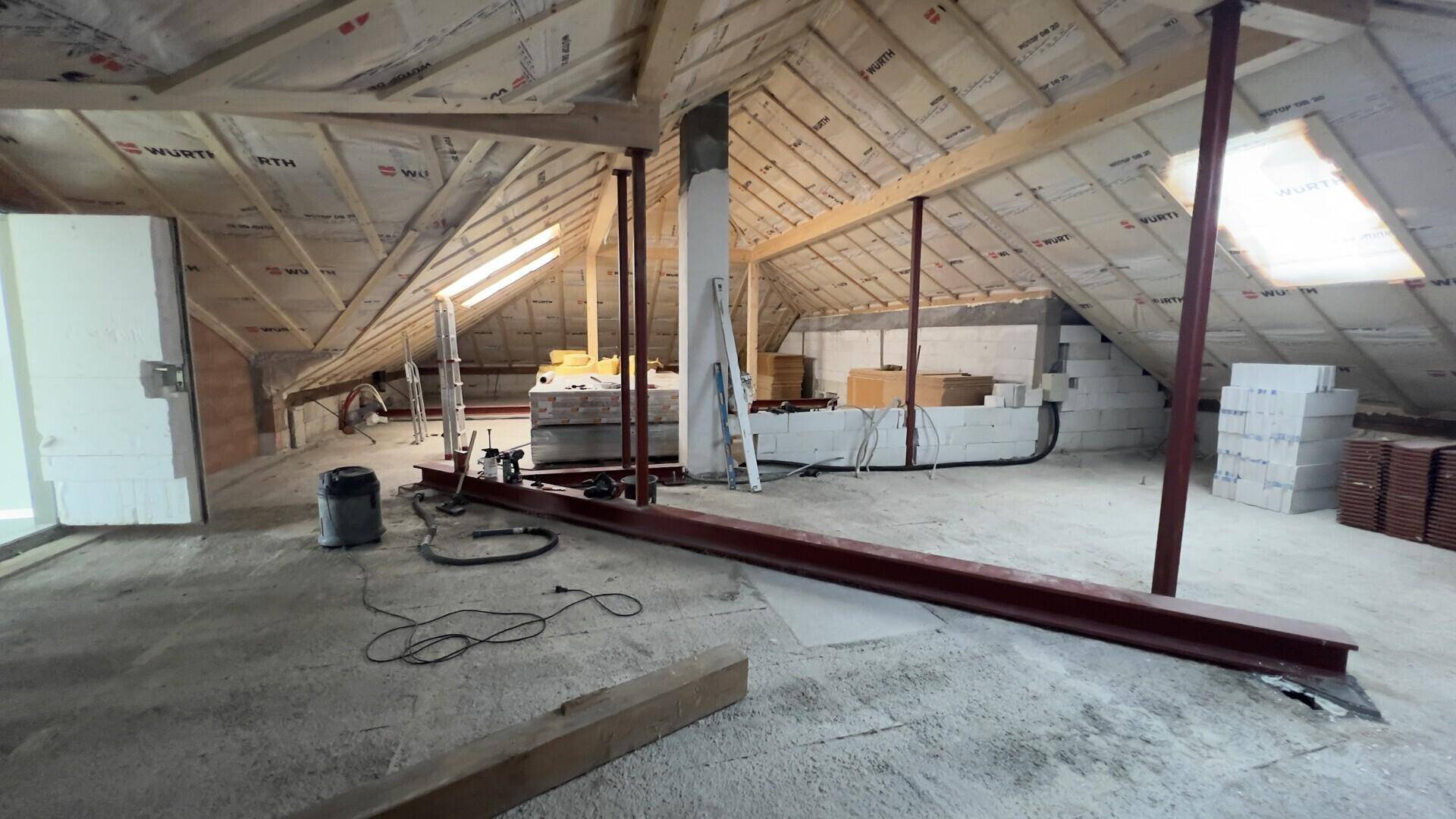 Unausgebauter Dachboden