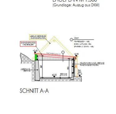 Technischer Schnittplan eines Gebäudes mit Details zur Dachkonstruktion und den Abmessungen.