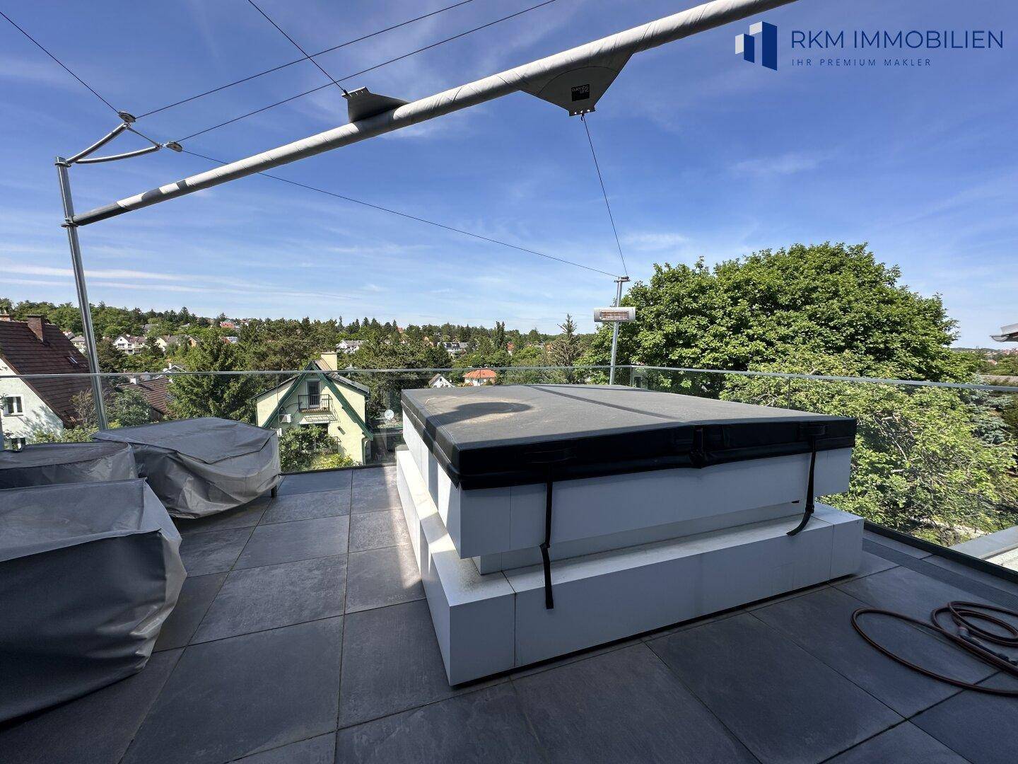 Terrasse mit dem Whirlpool