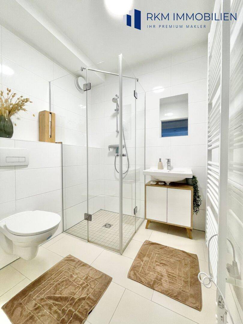 Badezimmer mit Dusche