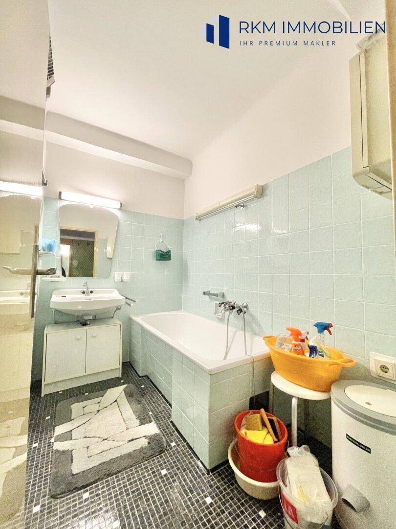 Badezimmer mit Badewanne