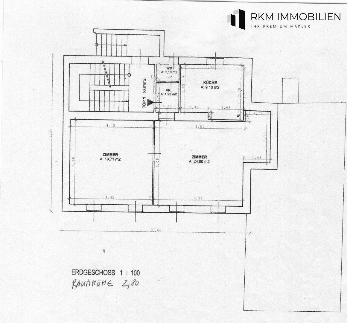 Grundriss des Erdgeschosses mit Küche, WC, zwei Zimmern und Treppenhauszugang.