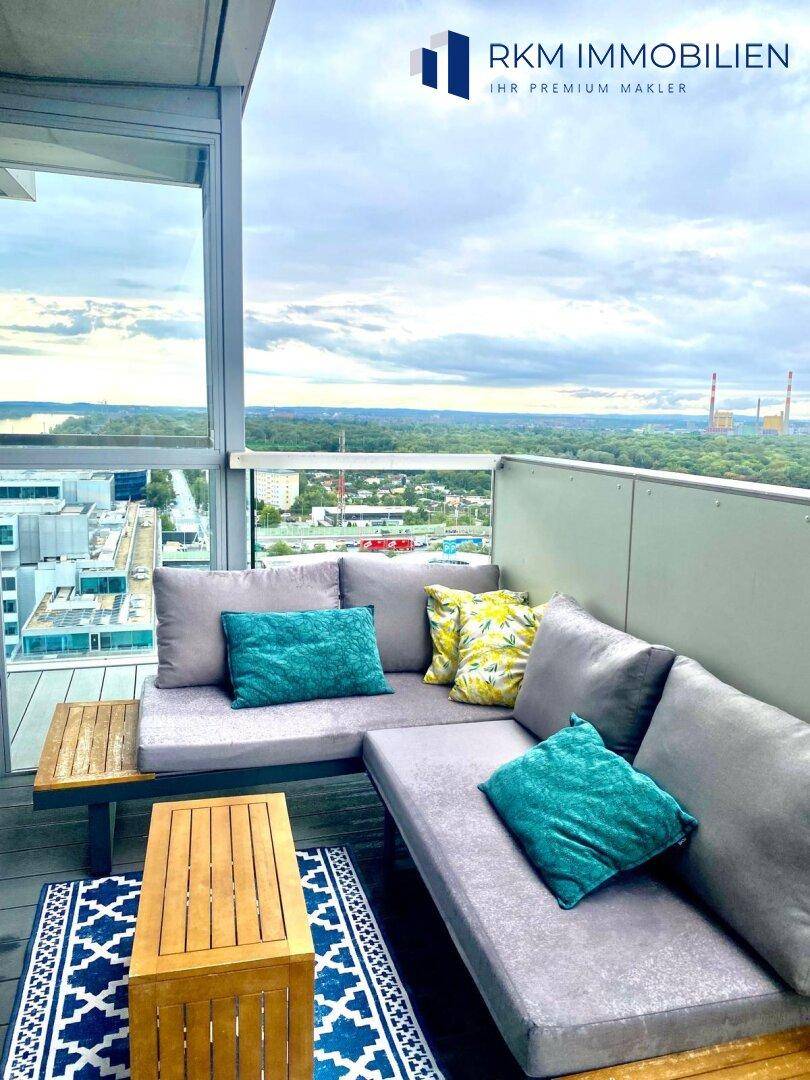 Loggia mit herrlichem Blick auf den Fluss und die Stadt