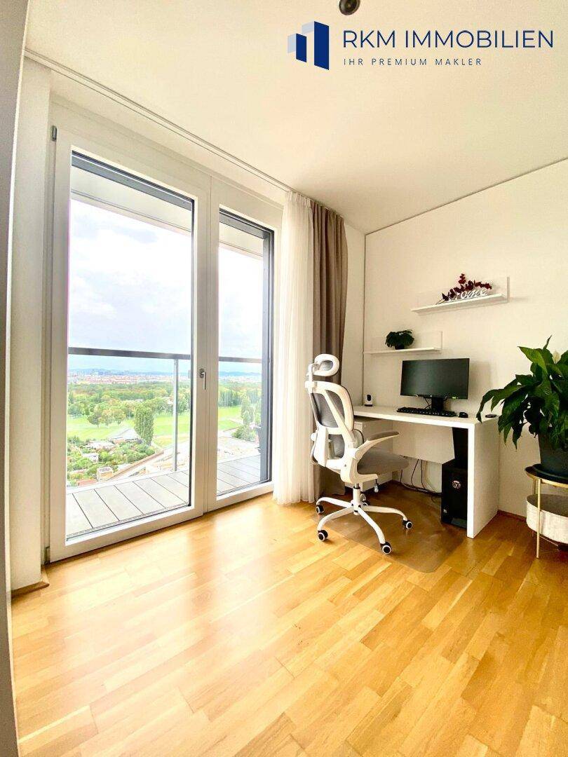 Home-Office mit Panoramablick auf Wien