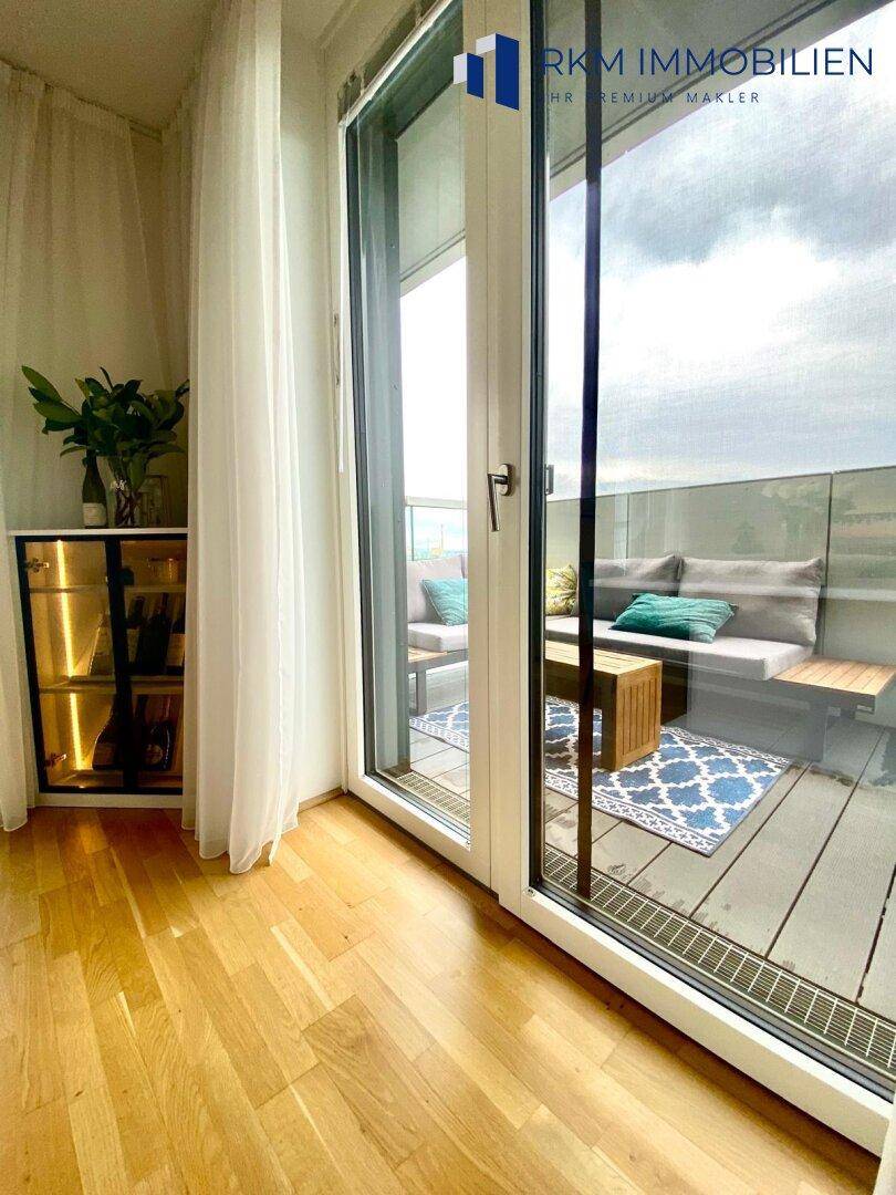 ﻿Loggia mit traumhaftem Blick auf die Donau und Wien