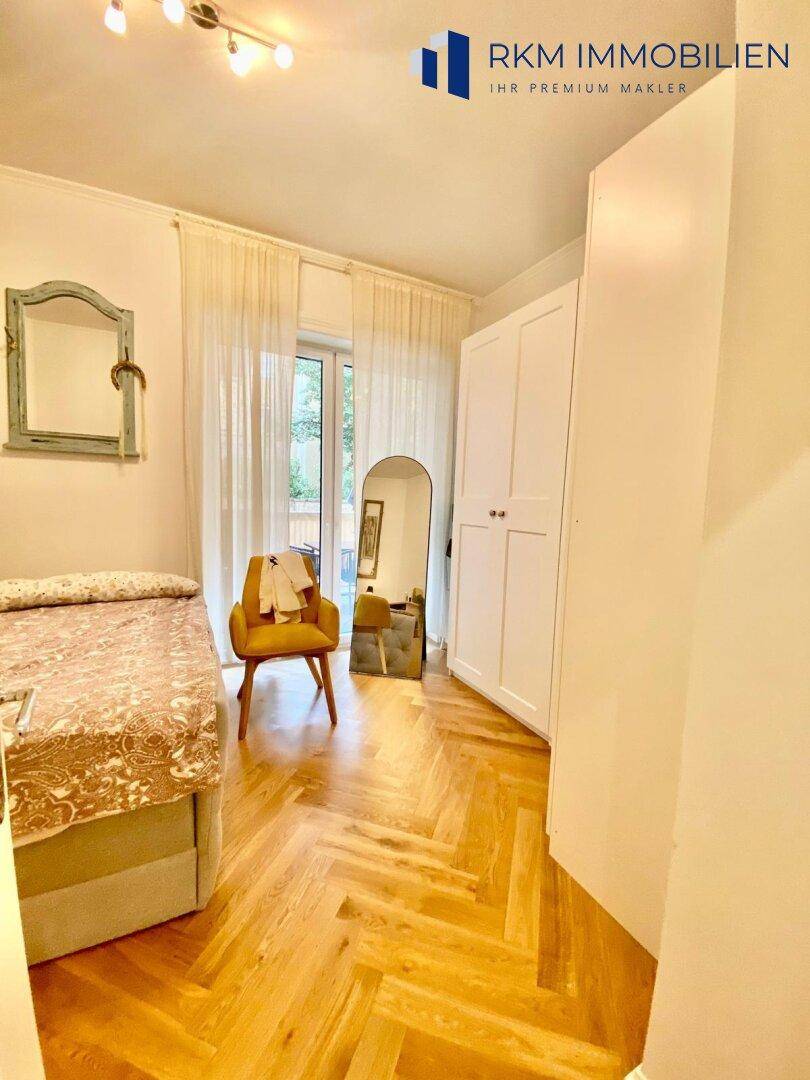 ﻿﻿Schlafzimmer mit Einbaumöbeln