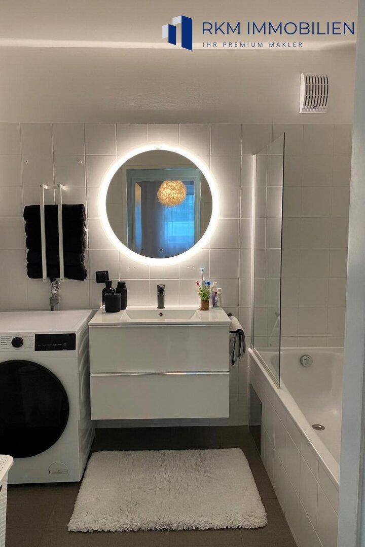 Bad mit Badewanne