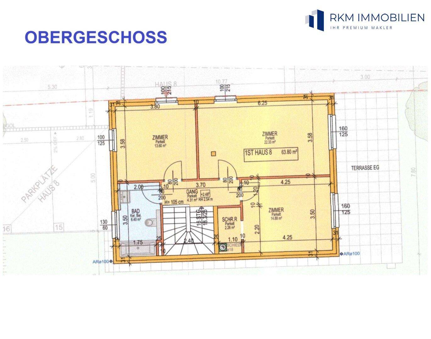 Grundriss des Obergeschosses mit drei Zimmern, einem Badezimmer und einem Flur.