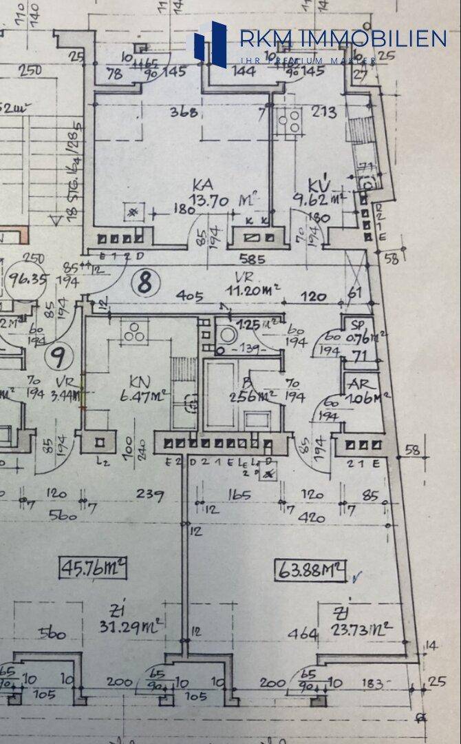 Detaillierter handgezeichneter Grundriss mit Raumaufteilung und Flächenangaben des Objekts.