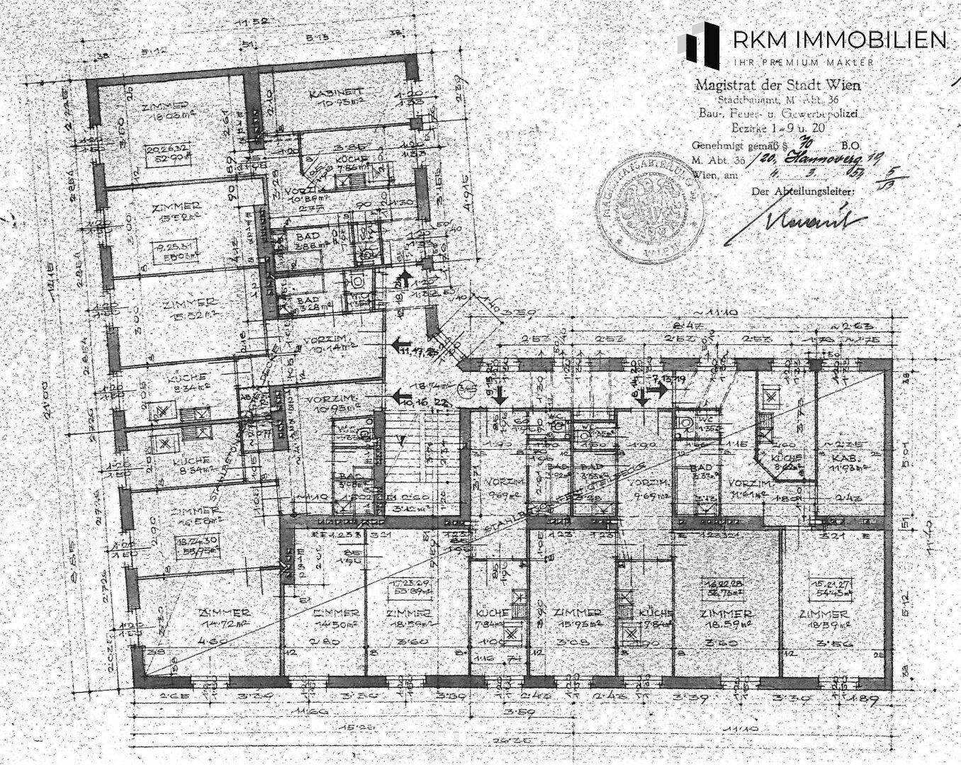 Detaillierter Grundriss einer Etage mit mehreren Wohnungen und Zimmeraufteilungen.