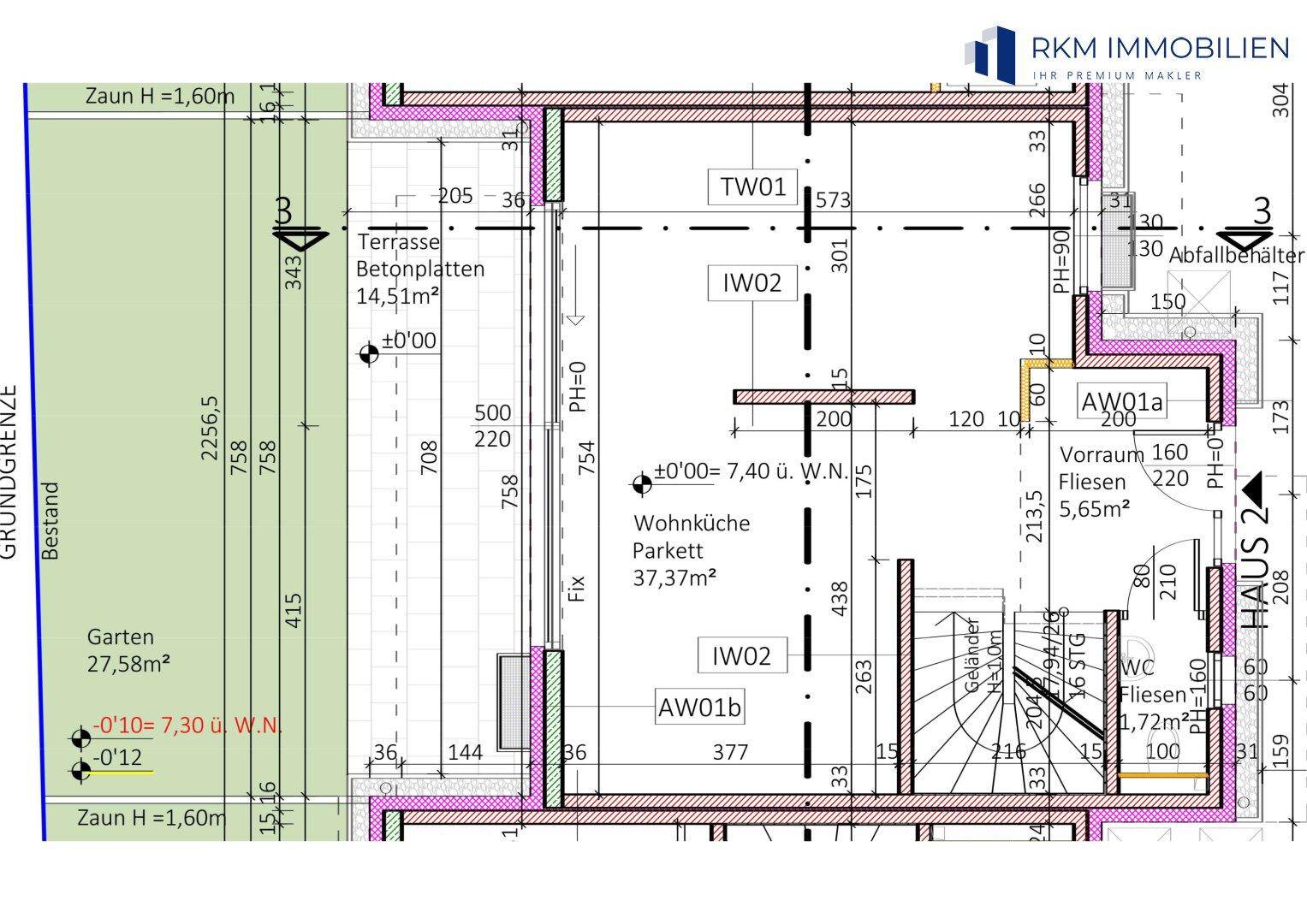 Grundriss des Erdgeschosses mit Wohnküche, Terrasse, Garten und separatem WC.
