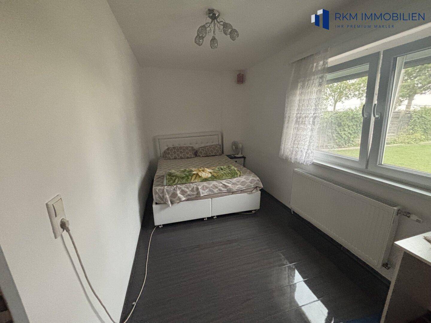 Schlafzimmer 1
