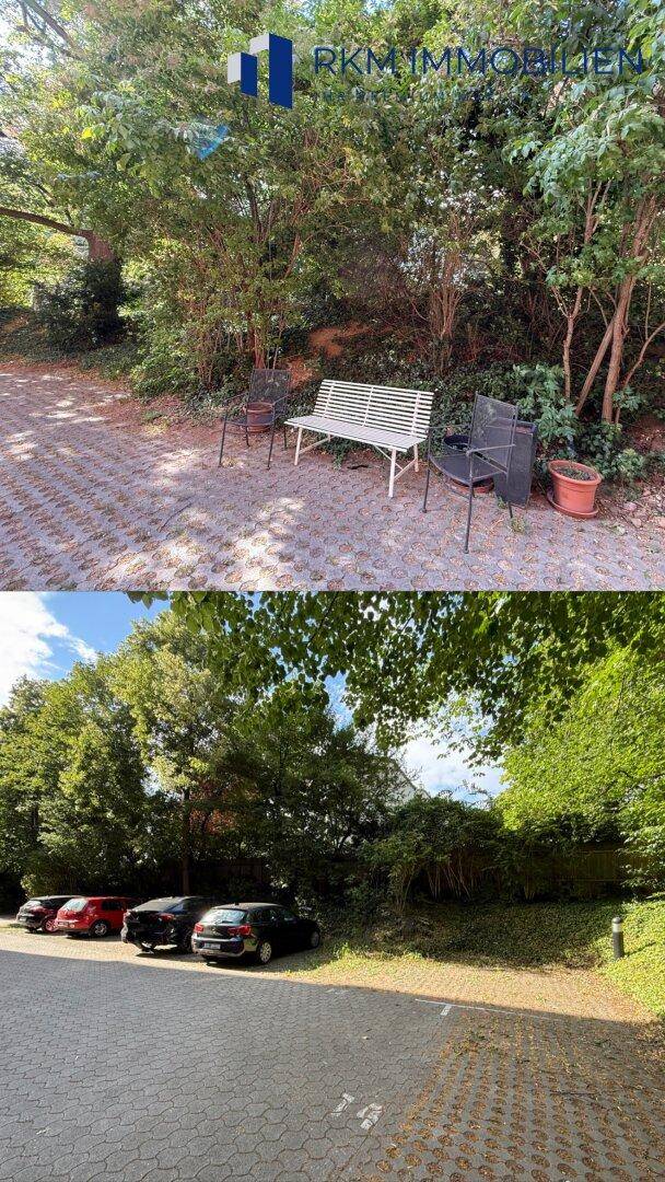 Grüne Außenanlage mit Sitzgelegenheiten unter Bäumen und angrenzenden Parkplätzen.