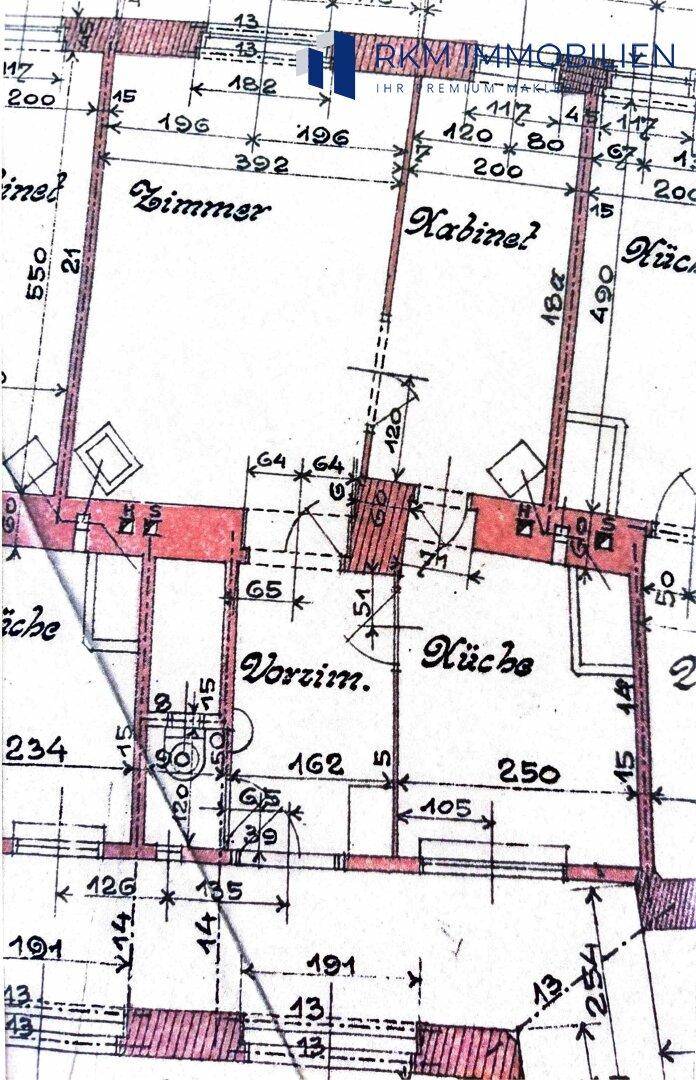 Detaillierter Grundriss mit Maßangaben und Raumaufteilung für eine Wohnung, inklusive Küche und Zimmer.