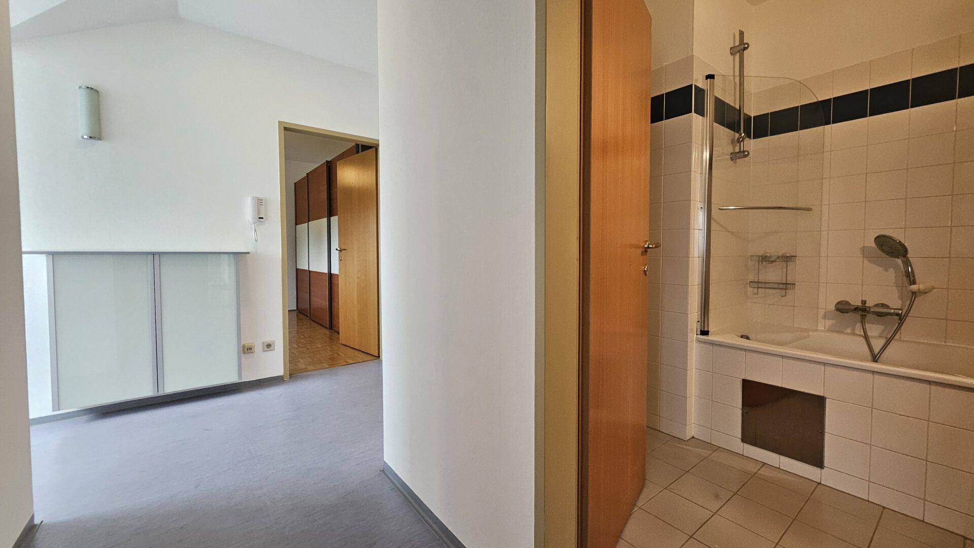 Vorraum - Richtung Bad/Schlafzimmer