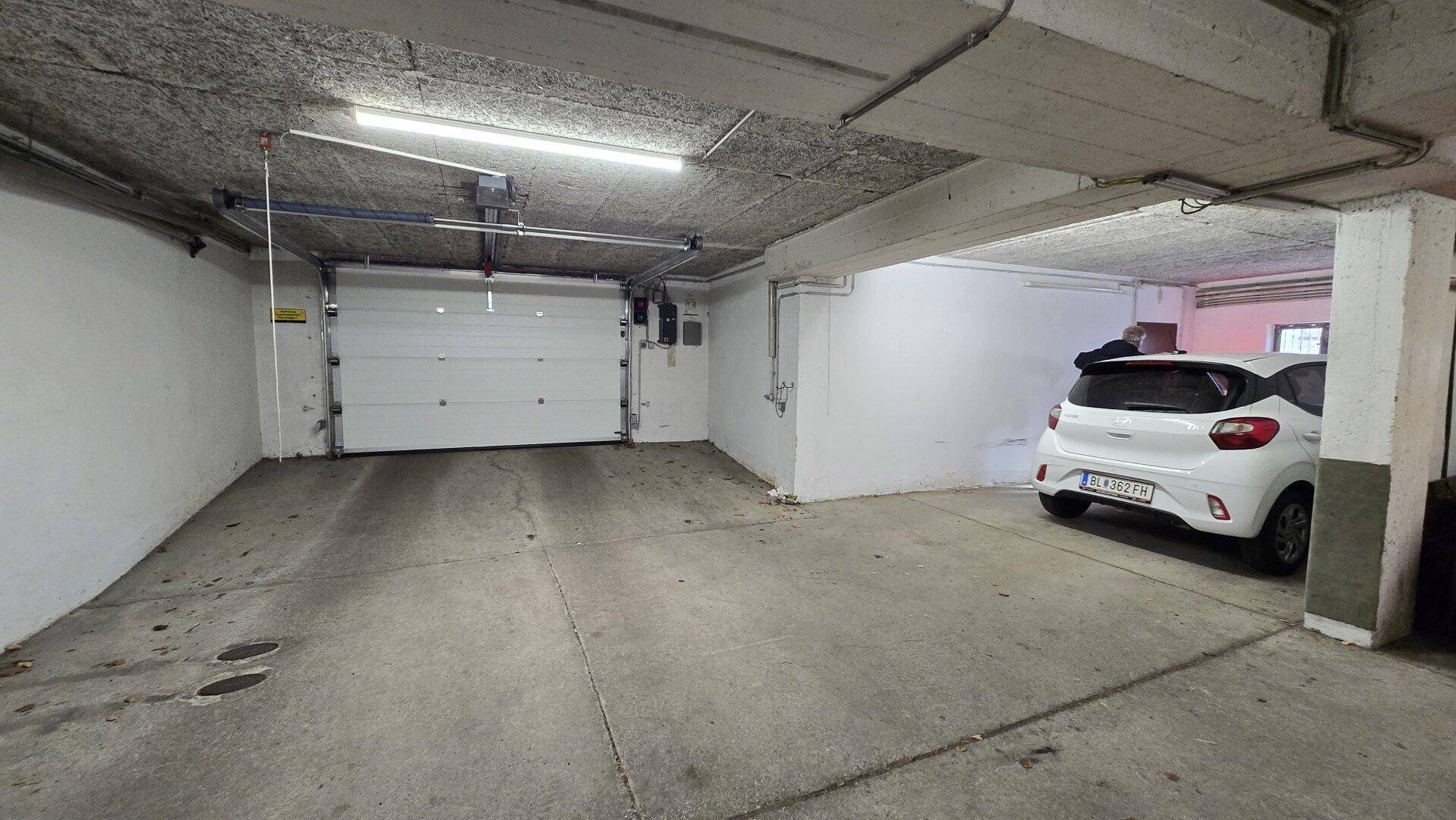 Garagenplatz und Einfahrt