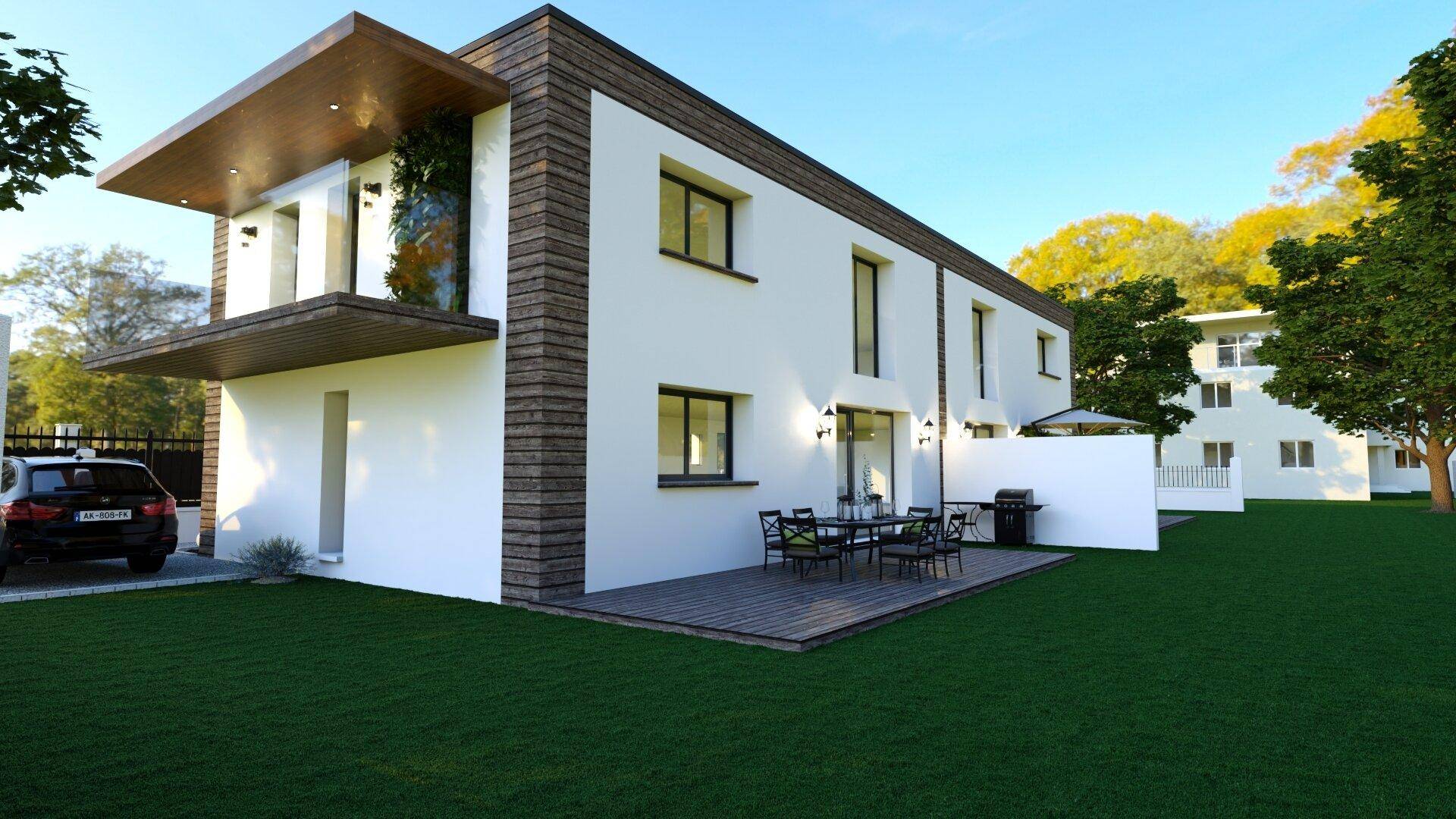 Hinterhof mit Holzterrasse, Gartenmöbeln, Grillbereich und gepflegtem Rasen.