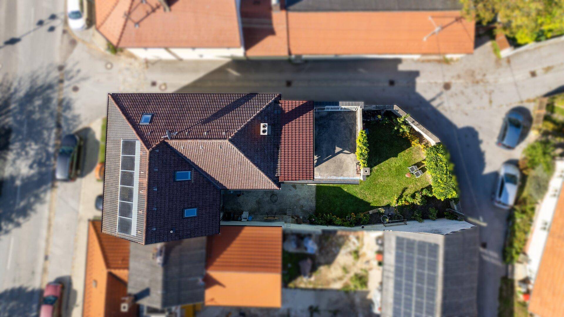 Ein oder Mehrfamilienhaus in modernisiertem Zustand – pohled 2