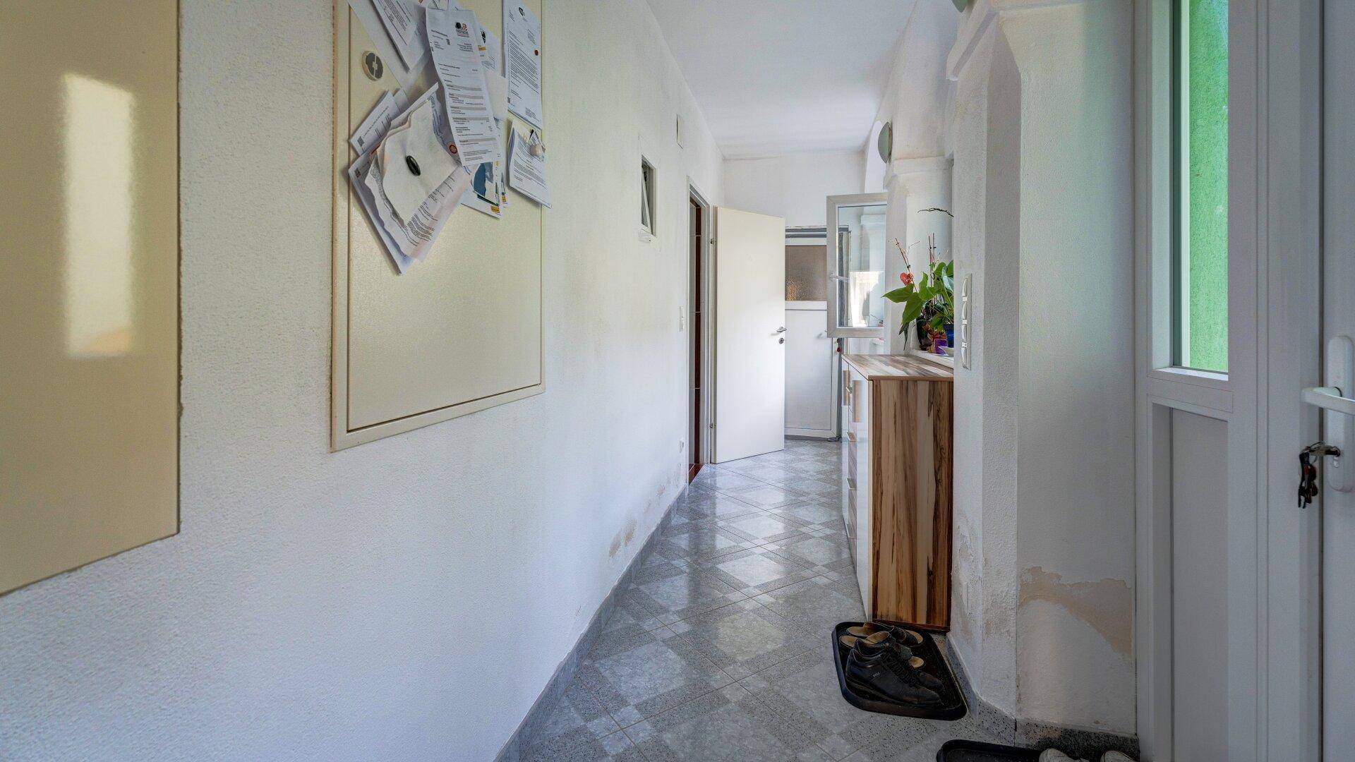 Ein oder Mehrfamilienhaus in modernisiertem Zustand – pohled 4