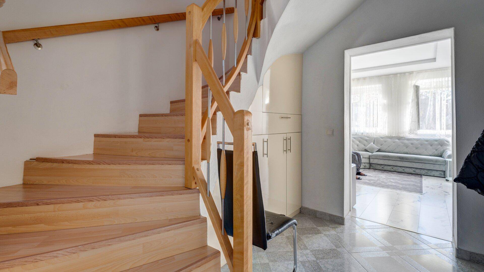 Ein oder Mehrfamilienhaus in modernisiertem Zustand – pohled 6