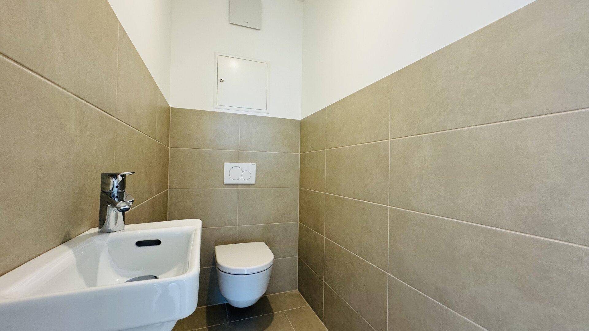 Exklusive Dachgeschoßwohnung in Deutsch-Wagram - Erstbezug mit Balkon - PROVISION BEZAHLT DER ABGEBER – pohled 4