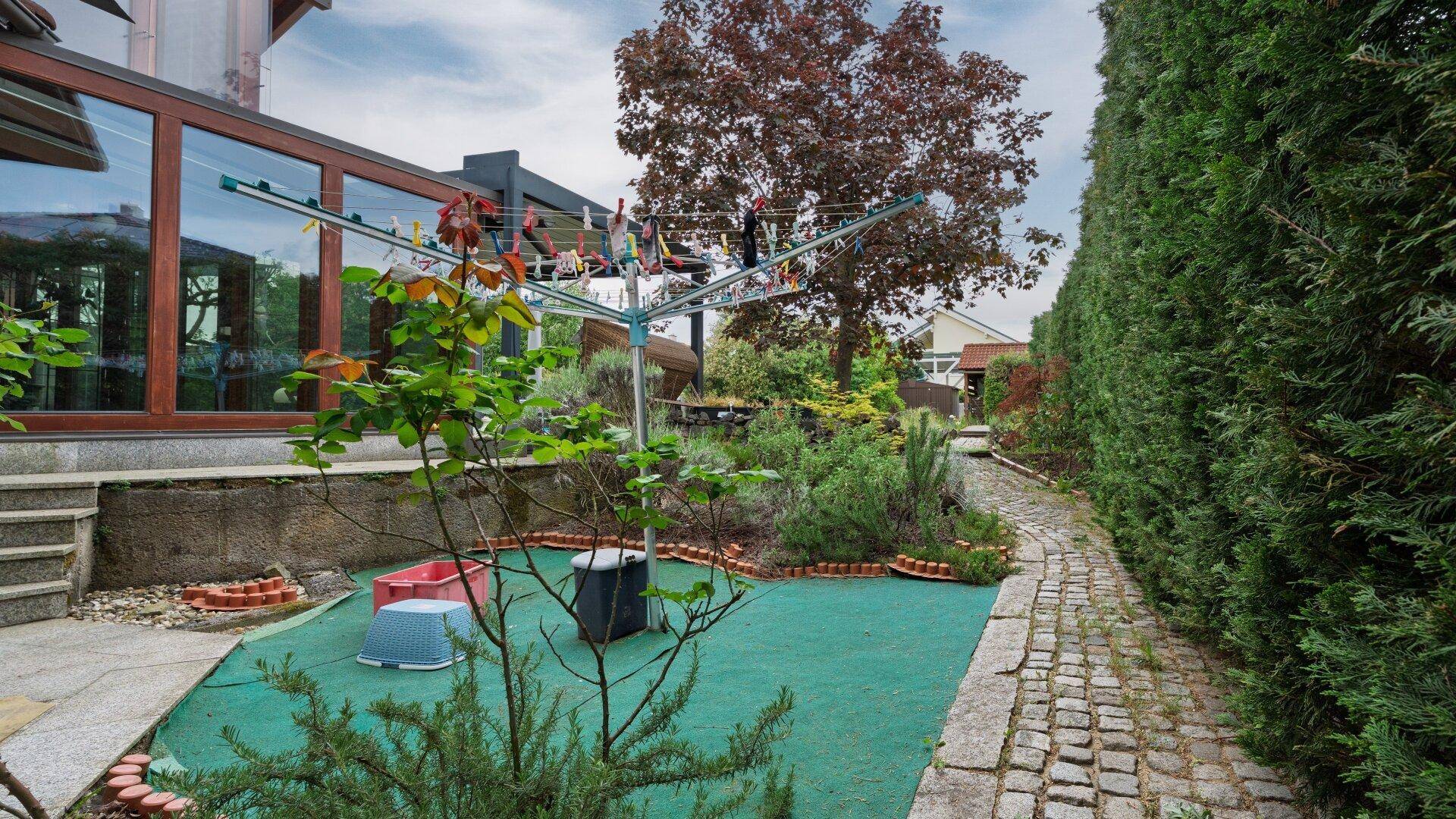 "Vorgarten" Aufgang Terrasse