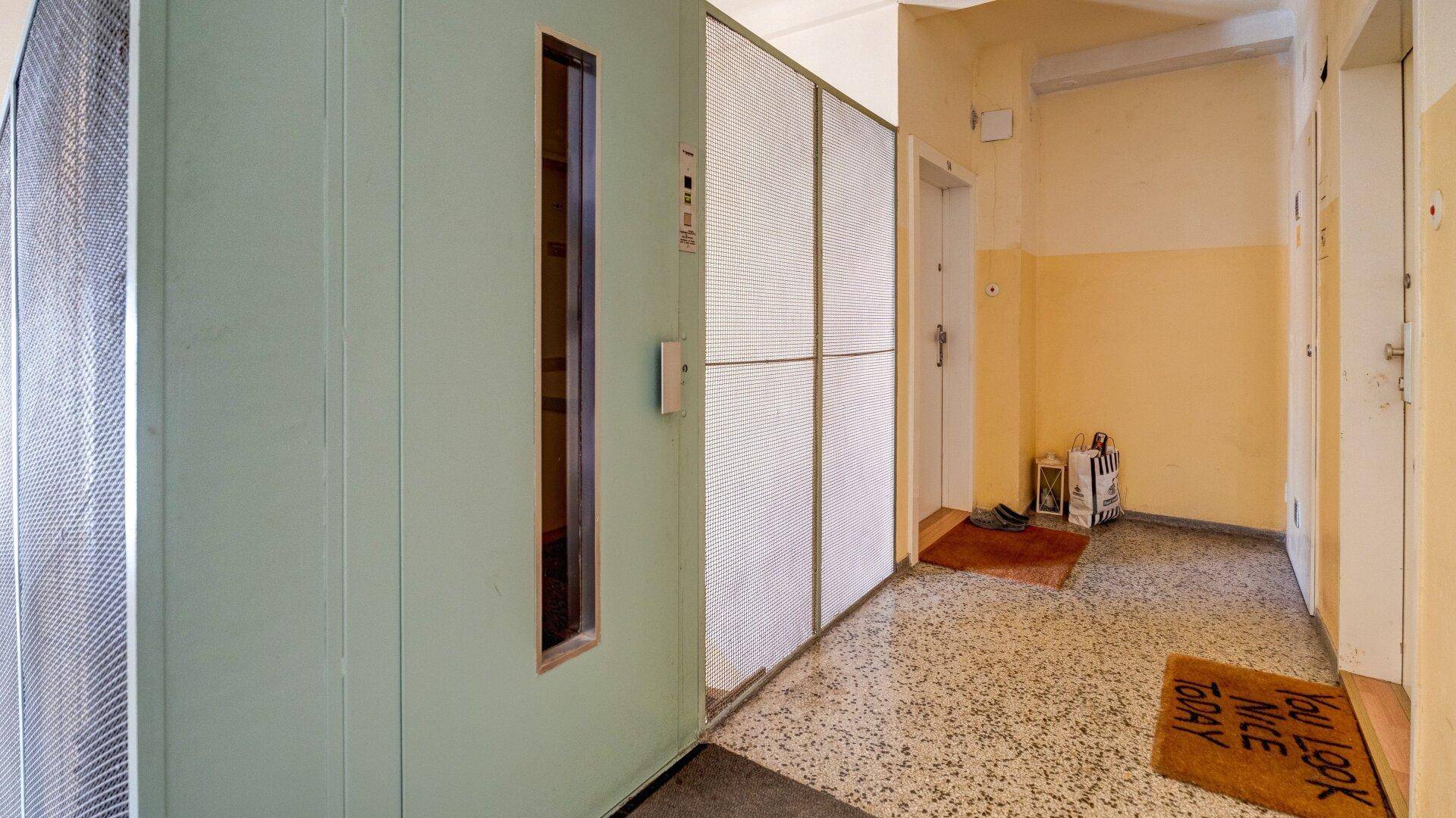 Stiegenhaus - Lift